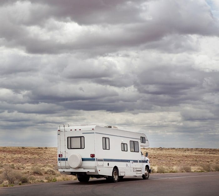 Partez en vacances avec vos camping-car et caravanes en gardant un oeil sur eux