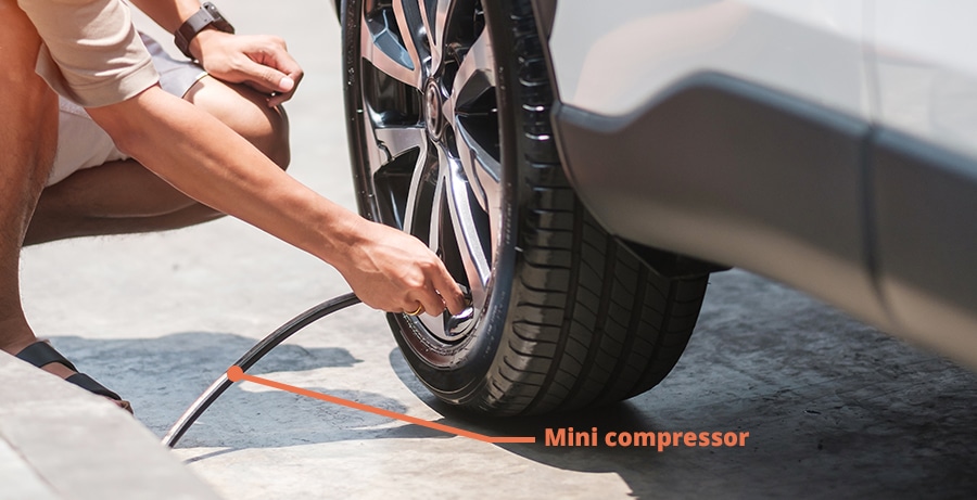 Mini compressor for tires